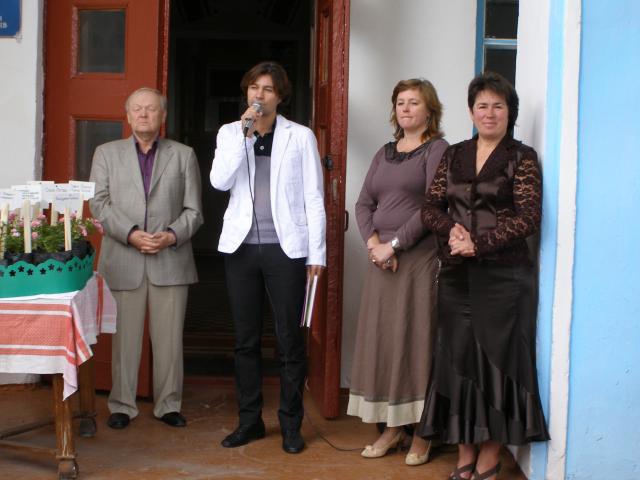 Літературне паломництво у Піски ( Олійник, Євген Нищук, Тетяна Сосновська, Валентина Хоменко.JPG)